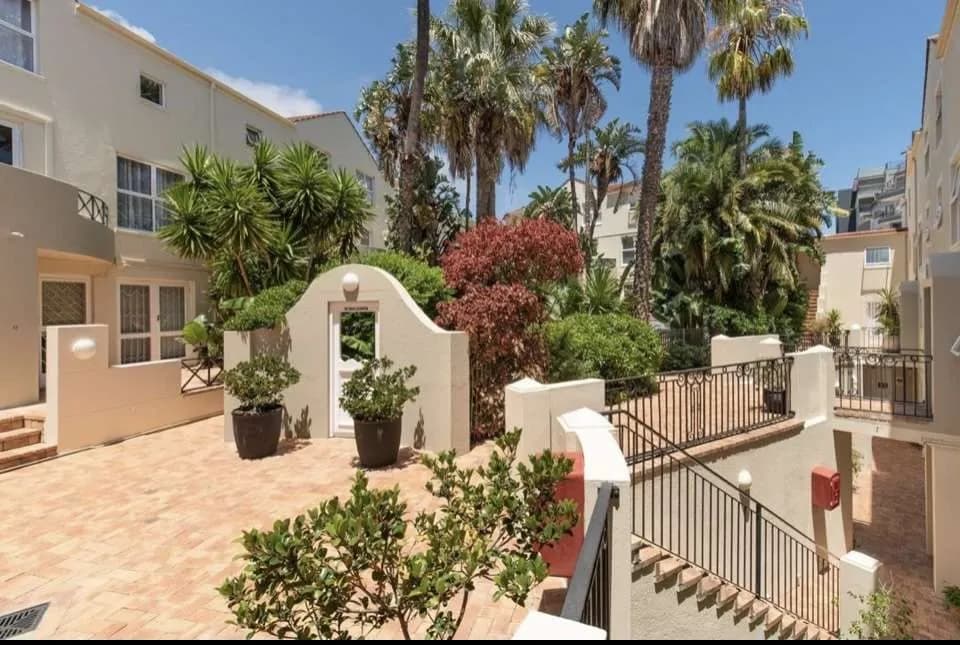 House looking for a Van - Africa - Janine Thetard