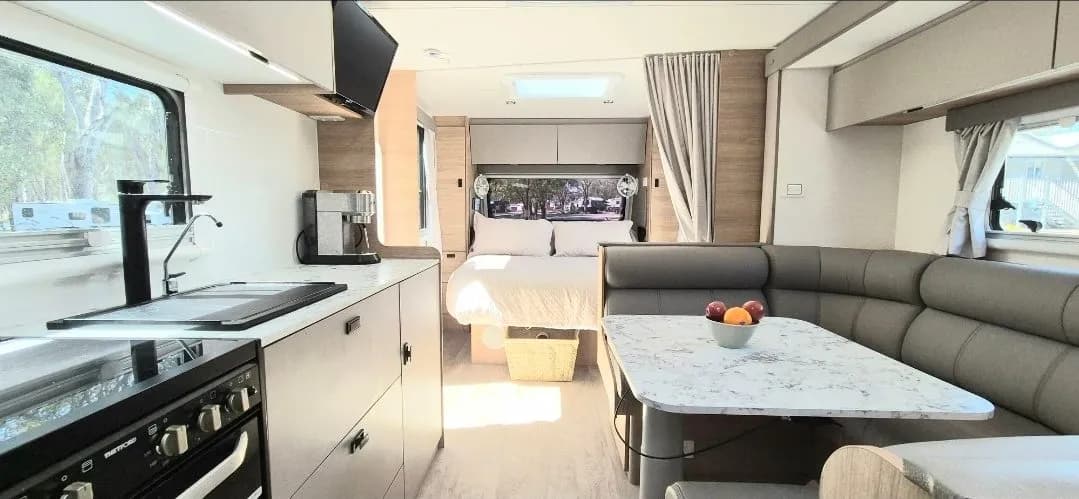 2025 Jayco Silverline 25" Triple Bunk Sleeps 5