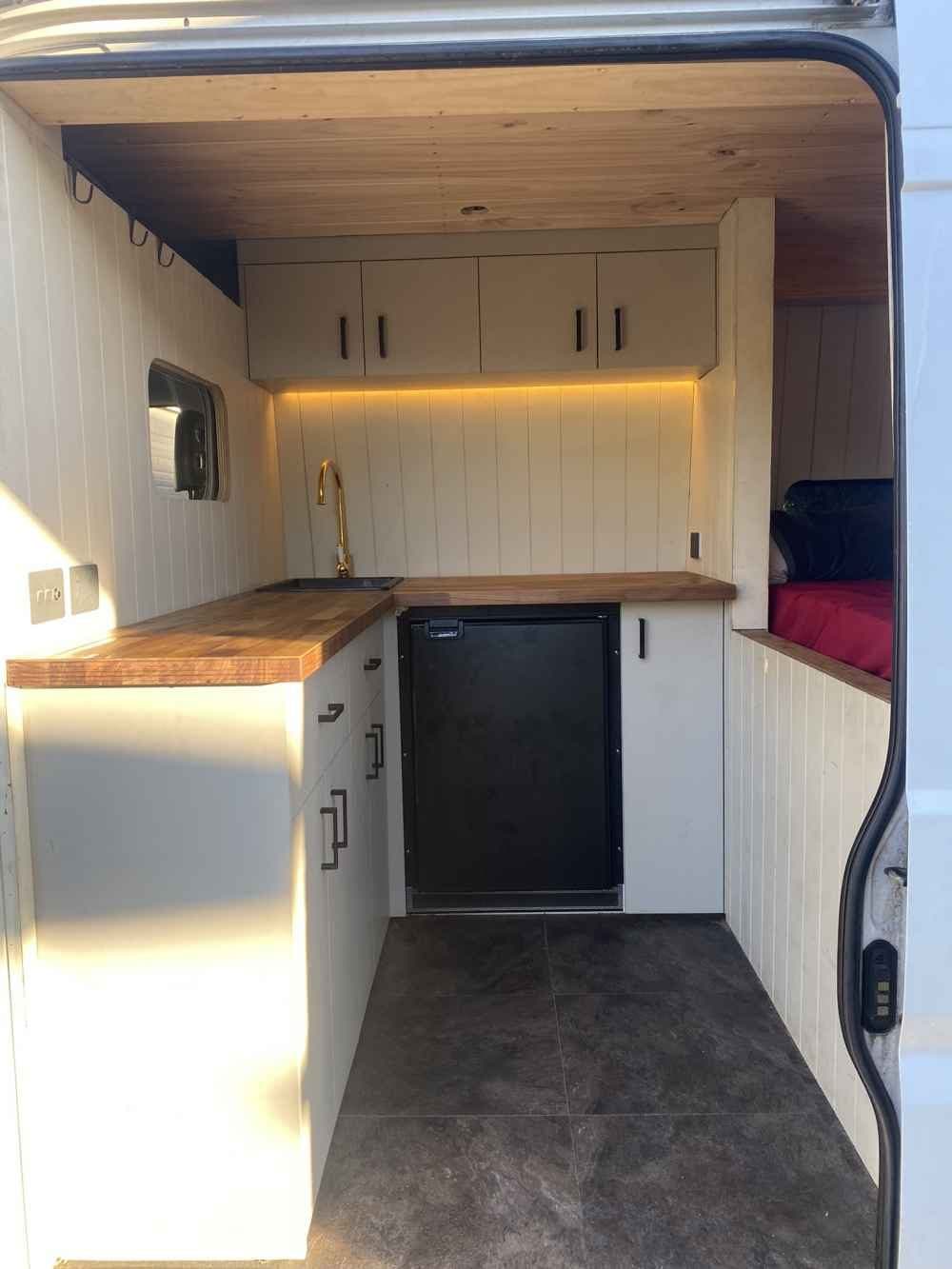 Rv-Motorhome-Camper - Oceania - Patrick Shegog