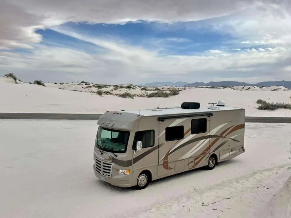 Motorhome-Camper - North America - Nils Erickson