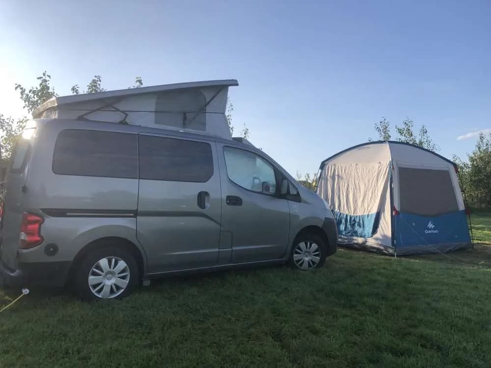 Motorhome-Camper - Europe - WENDY GRAYBURN