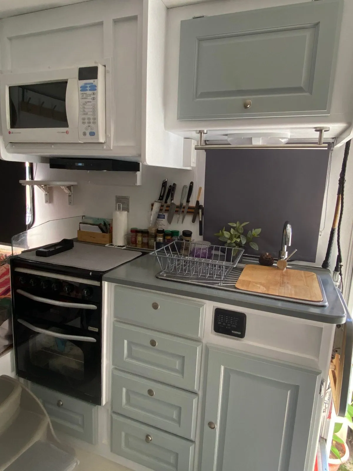 Isuzu 350 NPR Winnebago Alpine motorhome