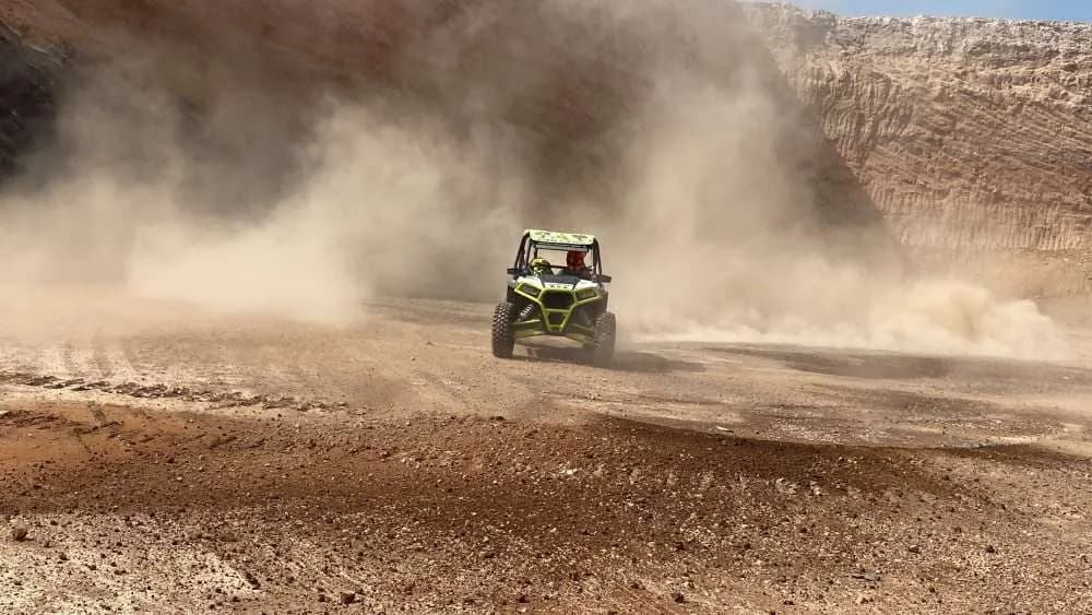 Truck - Central and South America - Victor Gallardo