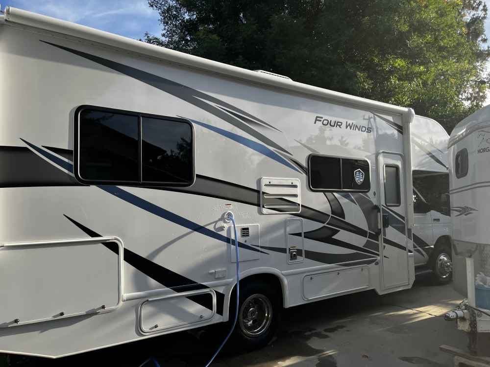 Rv-Motorhome-Camper - North America - Laura Hill