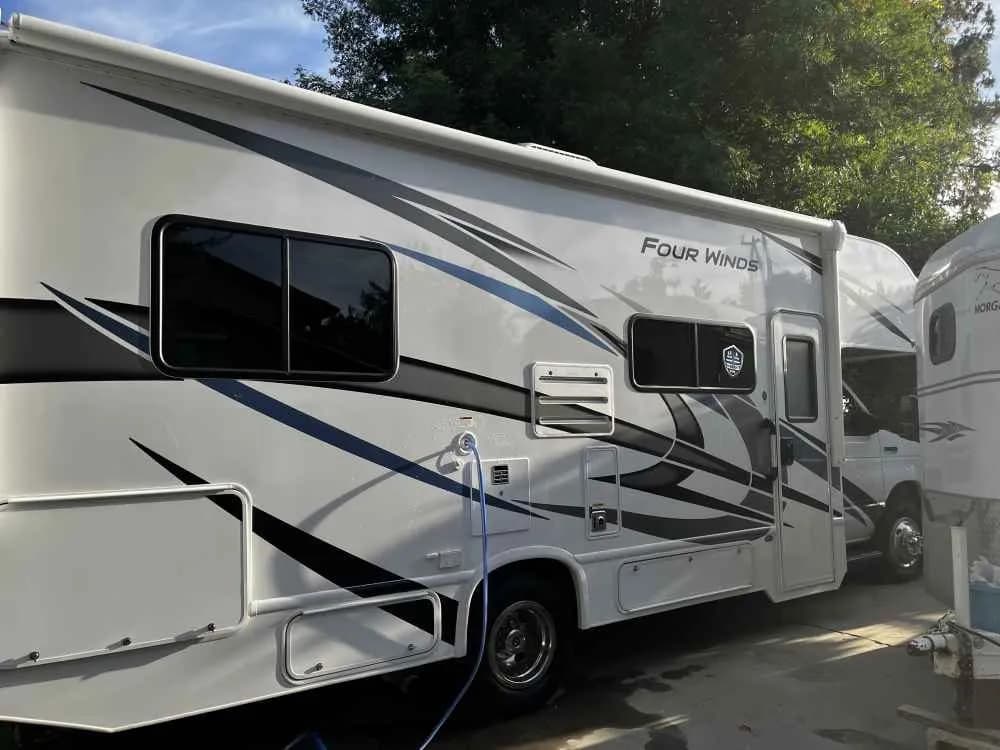 Rv-Motorhome-Camper - North America - Laura Hill