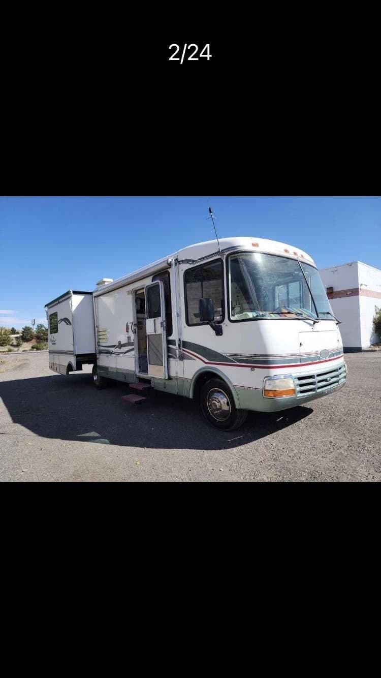 Rv-Motorhome-Camper - North America - Kathi Lombardi