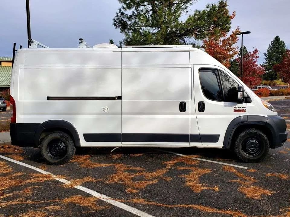 Van - North America - Sam Abernethy