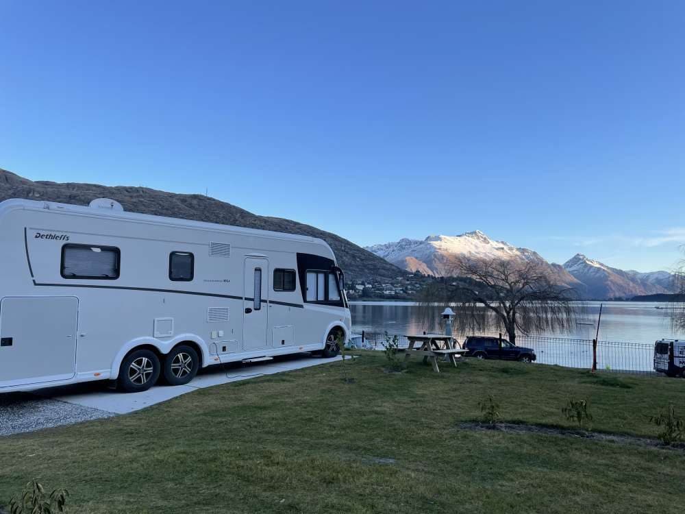 Rv-Motorhome-Camper - Oceania - Megan Norcross