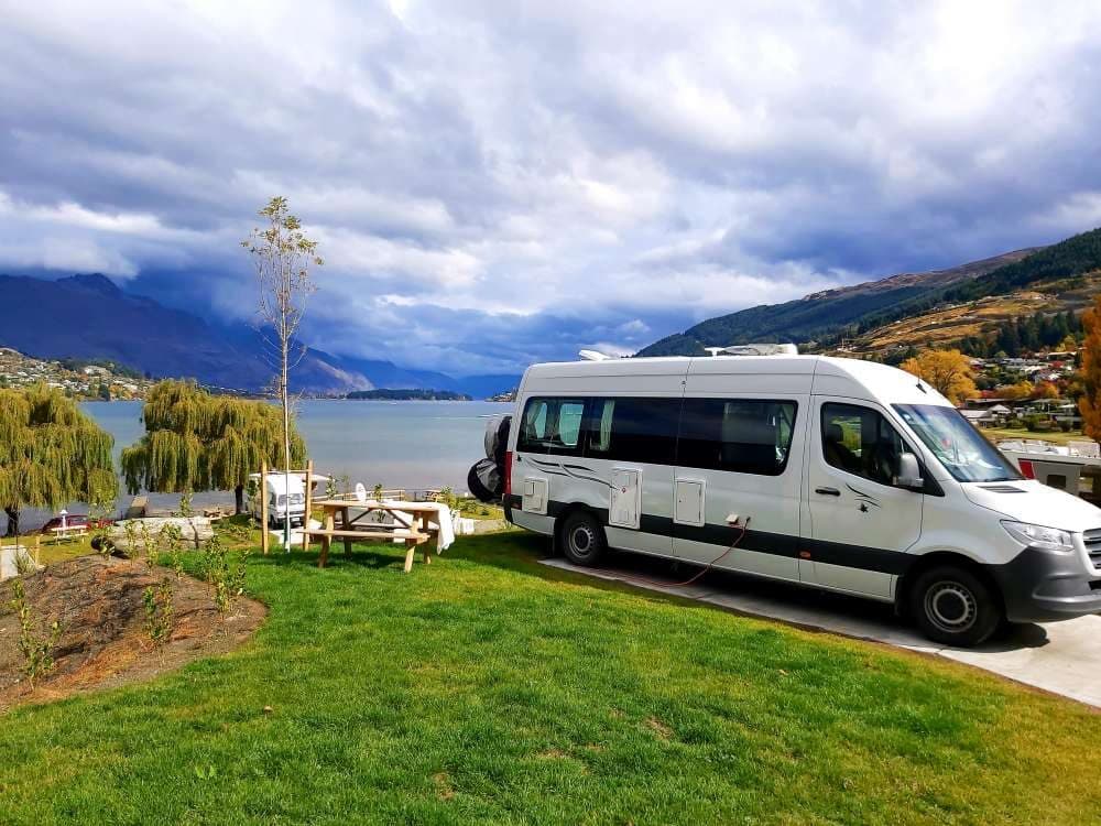 Rv-Motorhome-Camper - Oceania - Nikki Slocombe