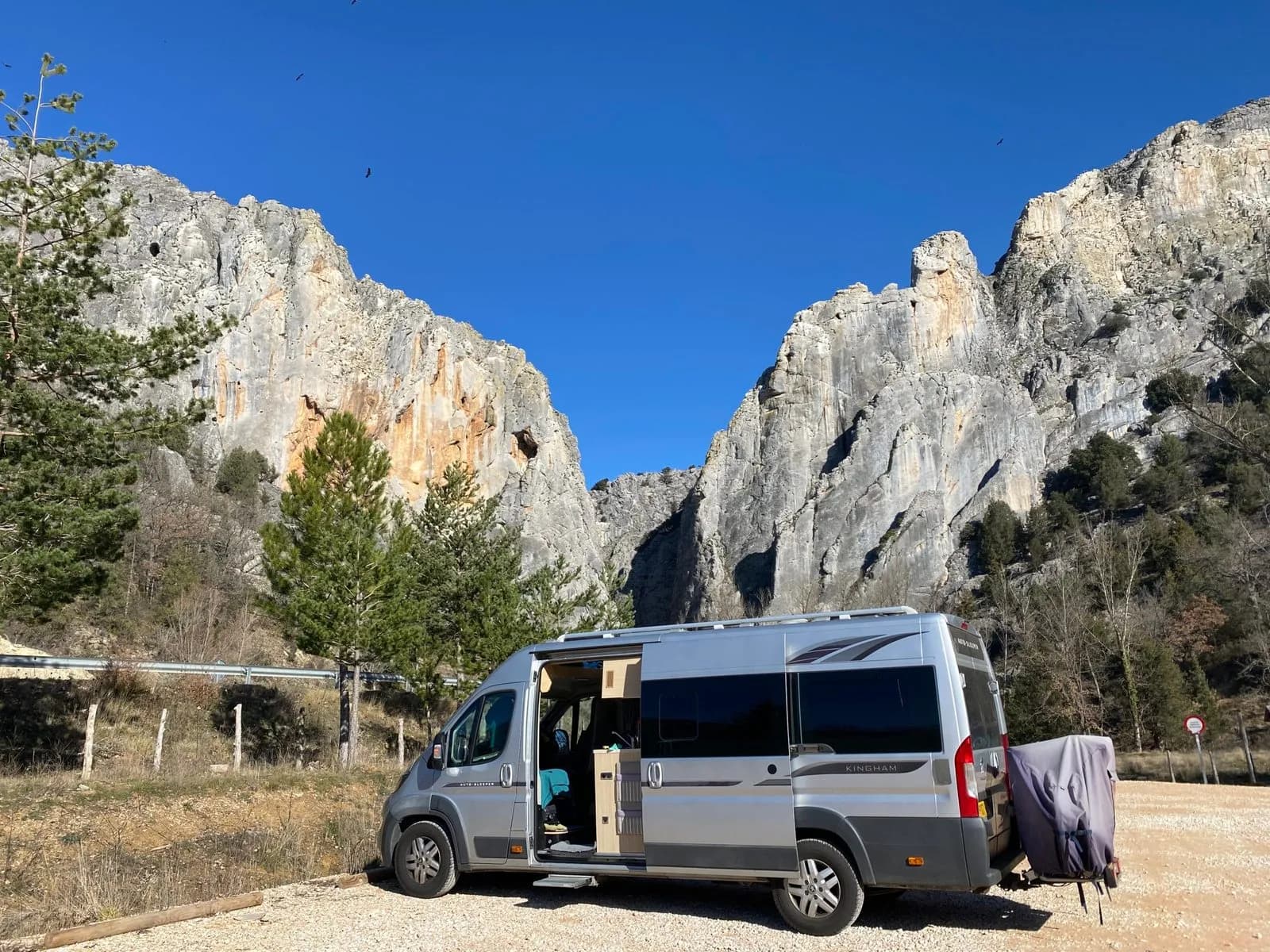 Autosleeper Kingham on a Peugeot Boxer base. 2 belted seats, shower, toilet and fully equipped kitchen.