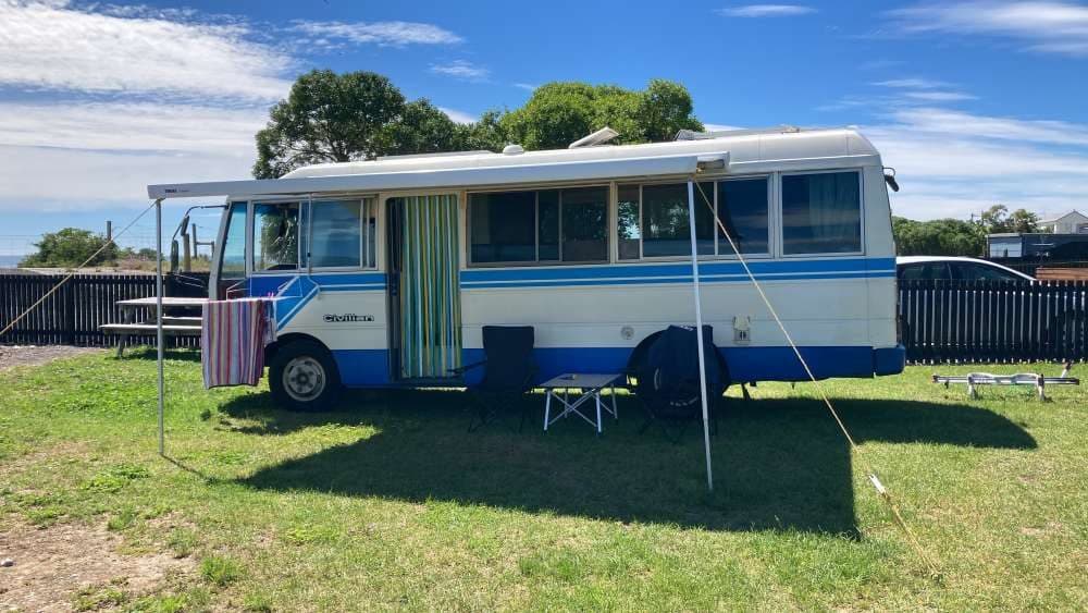 Motorhome-Camper - Oceania - Steve and Honor Ronowicz