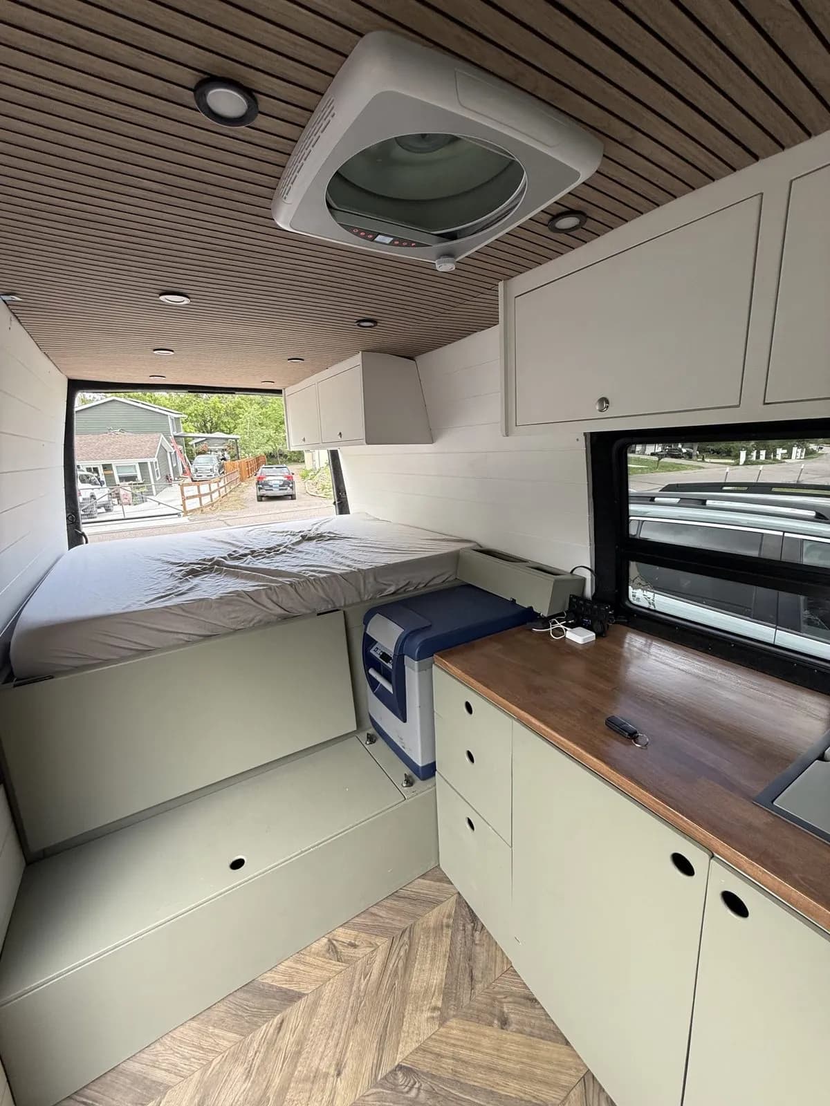 2005 Sprinter 140wb / high roof T1N