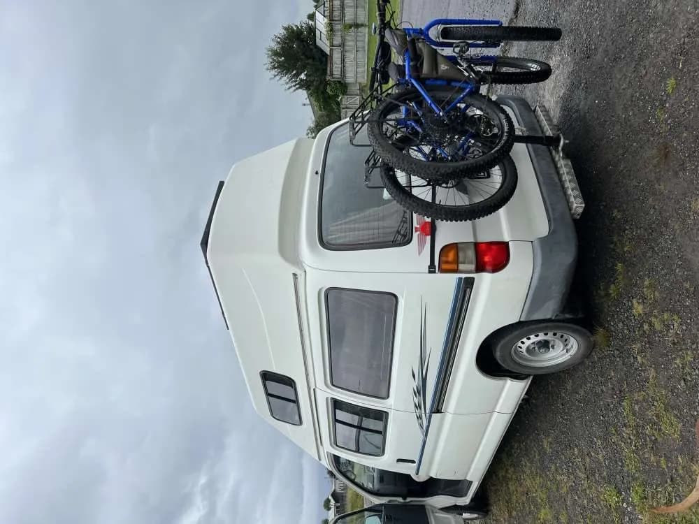 Rv-Motorhome-Camper - Oceania - Julianna Coronado
